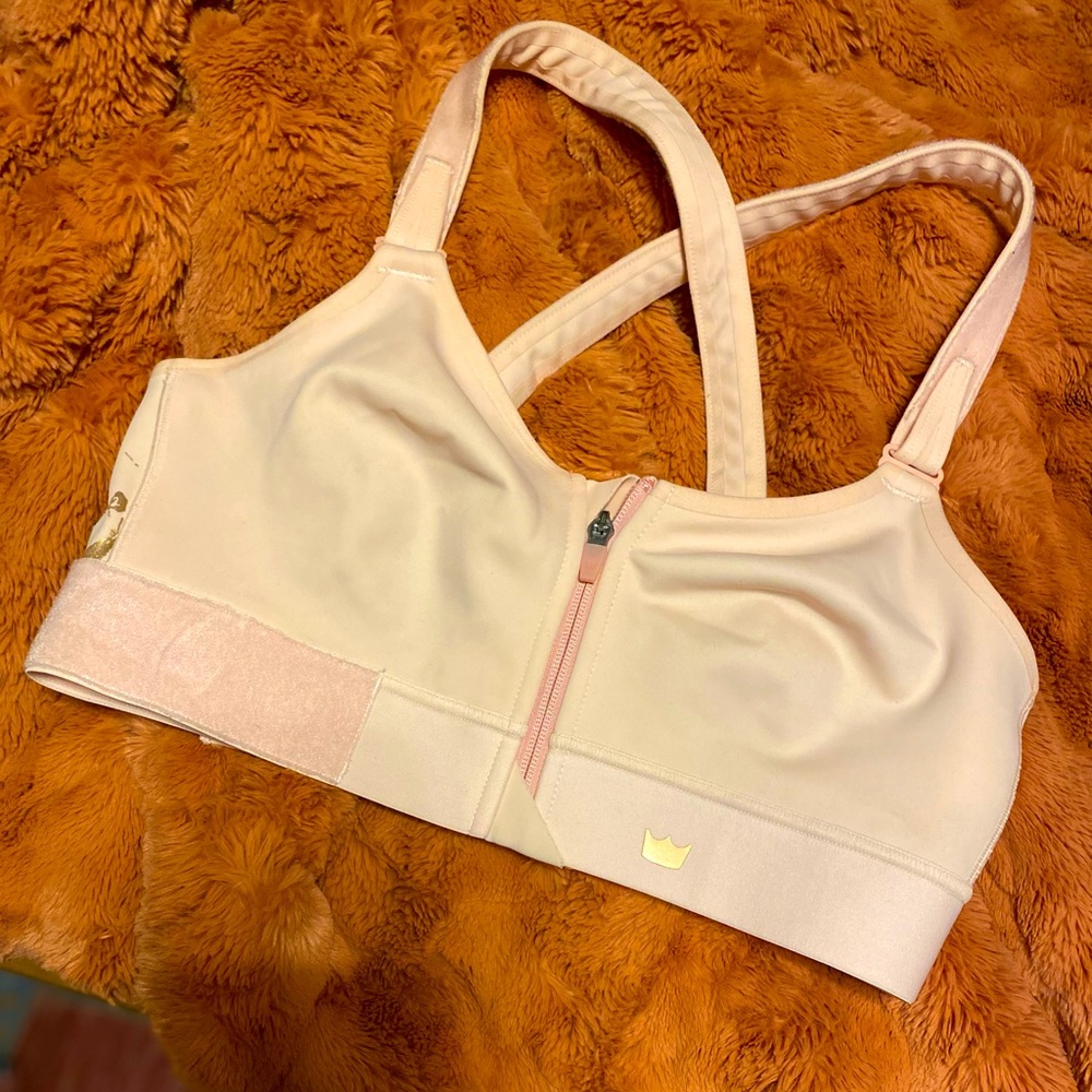 SHEFIT adjustable breastfeeding friendly sports bra